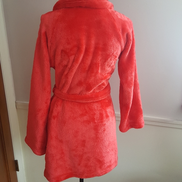 NWT Victoria's Secret Red Plush Cozy Short Robe Sz XS/S - Picture 6 of 11